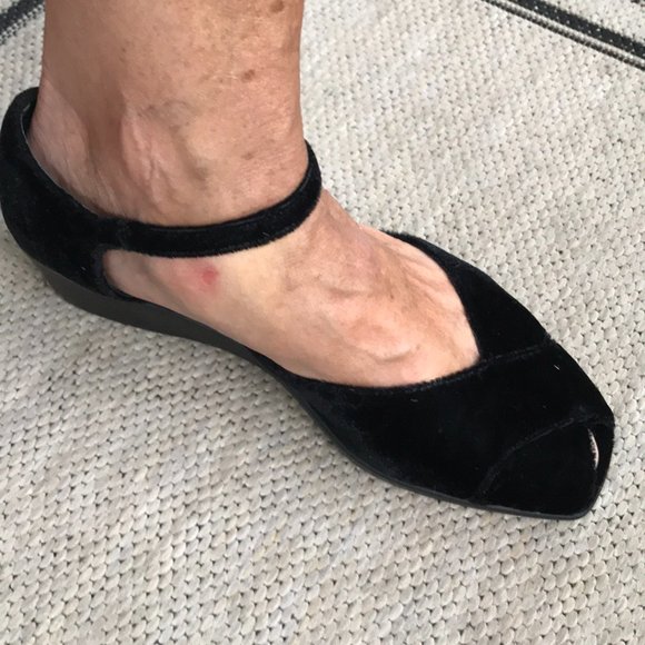 “Coldwater Creek” velvet peep toe wedges, almost new, 7.5 - Picture 11 of 11